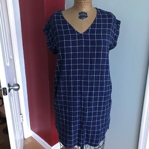 Old Navy linen shift dress. Size Petite Small